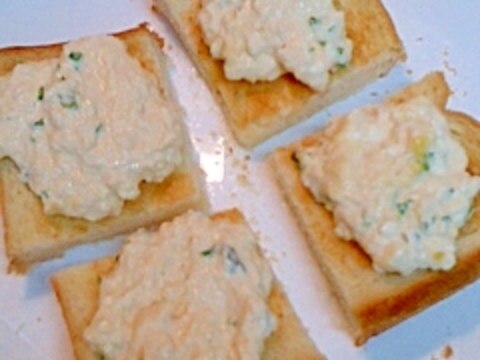 卵とチーズのディップのせトースト